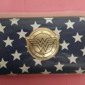 Wonder Woman zip wallet